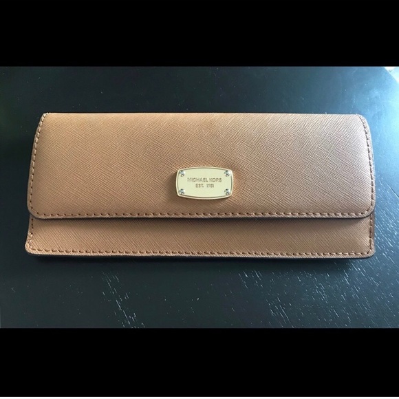 Michael Kors Handbags - Michael Kors Slim Wallet